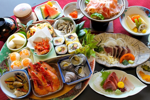 【豪快！名物 皿鉢料理】“海の幸”をたっぷり盛り込んだ『高知の郷土料理』を楽しむ